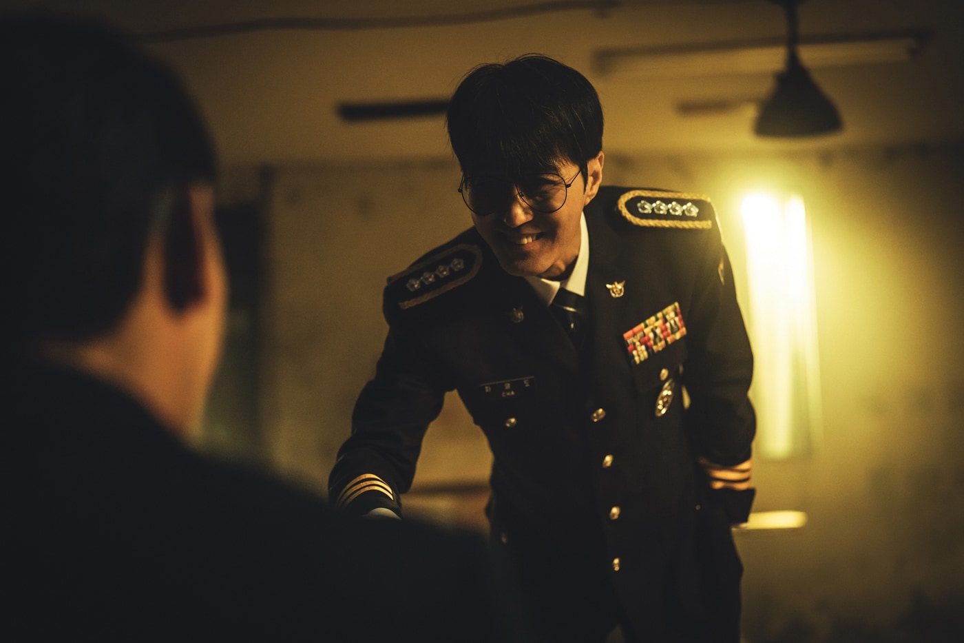 광장 스틸 / 넷플릭스