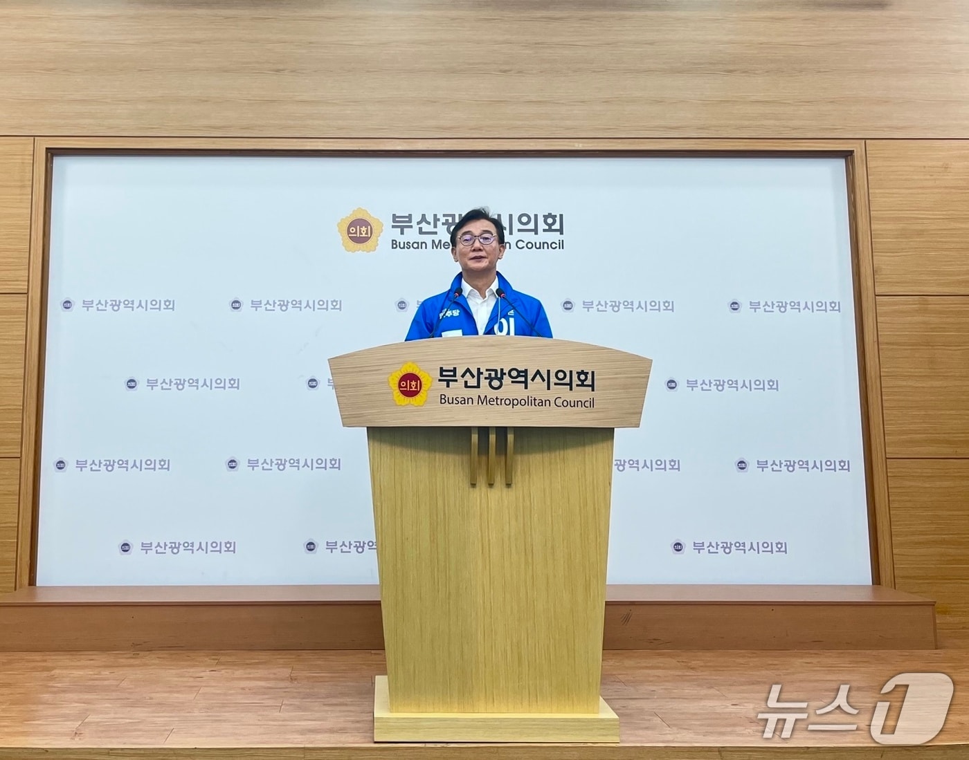 2일 오후 전재수 더불어민주당 부산총괄선대위원장이 부산시의회에서 지지를 호소하는 기자회견을 하고 있다.2025.6.2/뉴스1 ⓒ News1 장광일 기자