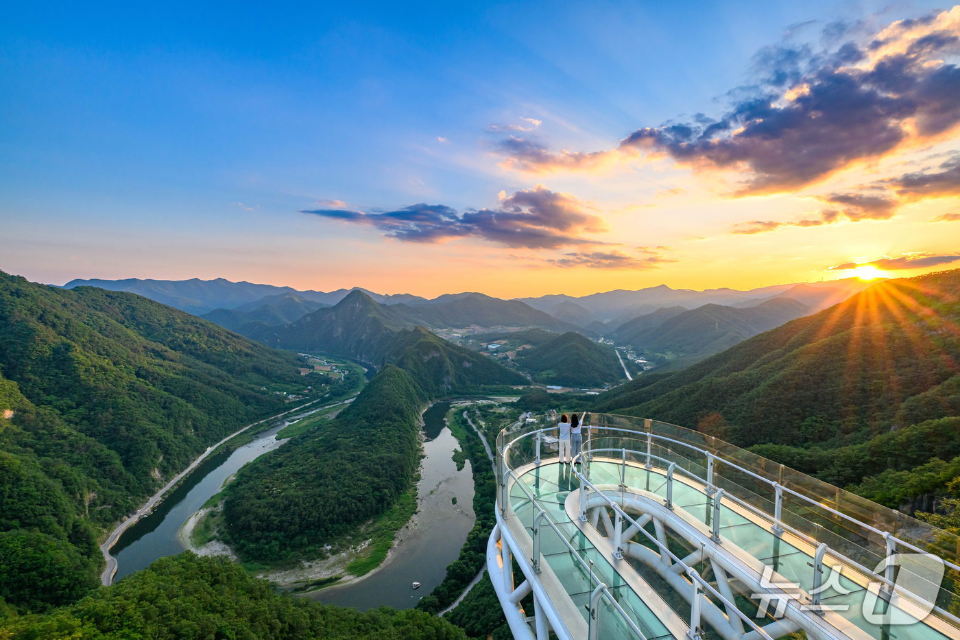 강원 정선군 병방산군립공원 스카이워크 노을 자료 사진. (정선군 제공. 재판매 및 DB금지) 2025.6.2/뉴스1