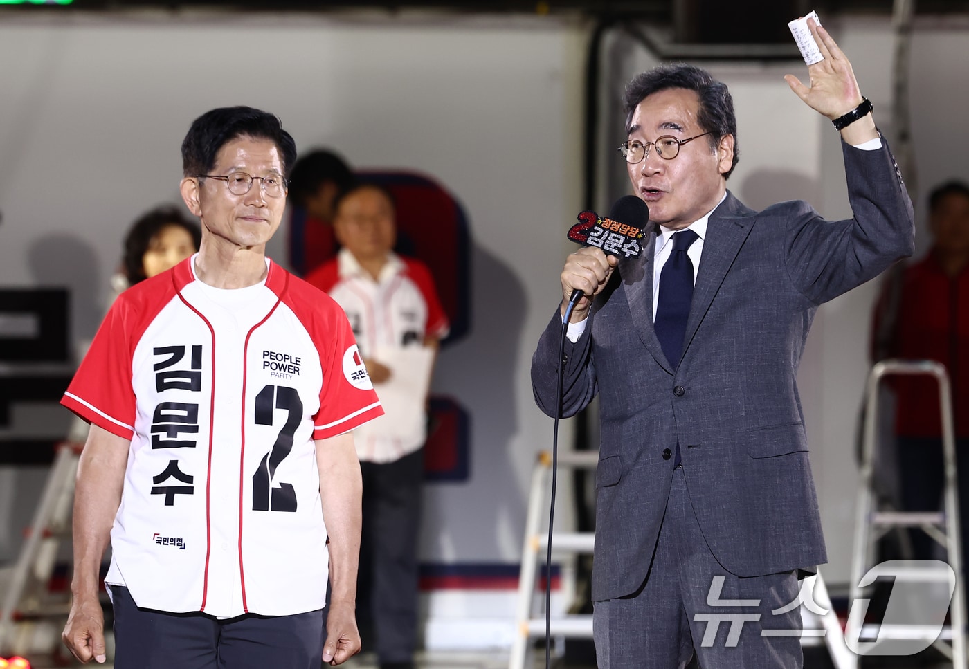 이낙연 전 국무총리가 제21대 대통령 선거를 하루 앞둔 2025년 6월 2일 오후 서울 중구 서울시청 앞 광장에서 열린 김문수 국민의힘 대통령 후보의 '울려라 함성, 들어라 승리의 메아리' 피날레 유세에서 김 후보 지지 연설을 하고 있다. 2025.6.2 ⓒ 뉴스1 김민지 기자