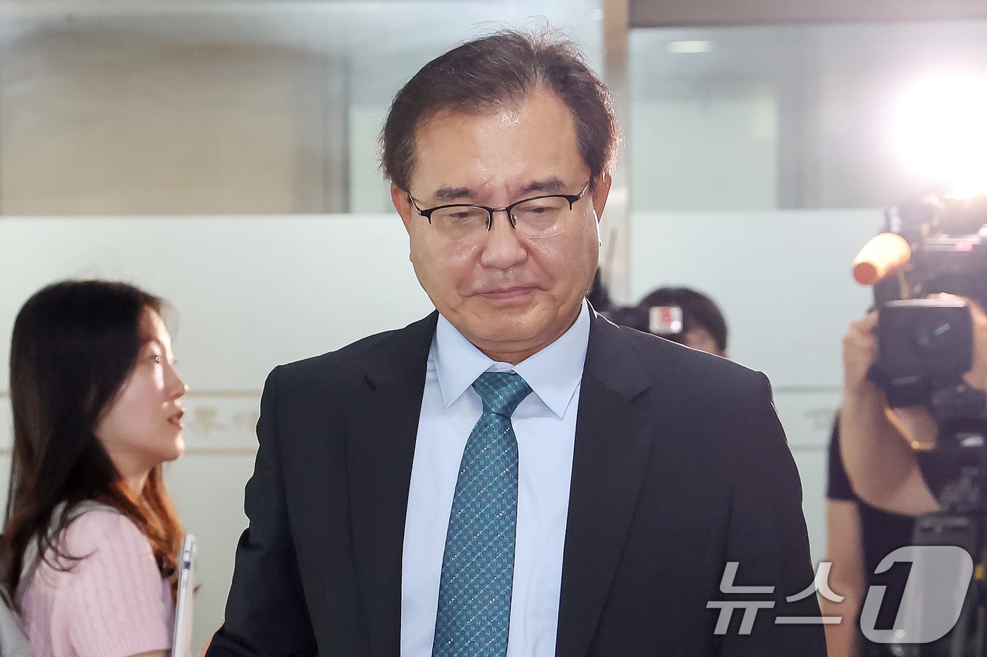 순직 해병 수사 방해 의혹 사건 수사를 맡은 이명현 특별검사가 20일 오전 서울 서초구 사무실로 출근하고 있다. 2025.6.20/뉴스1 ⓒ News1 민경석 기자