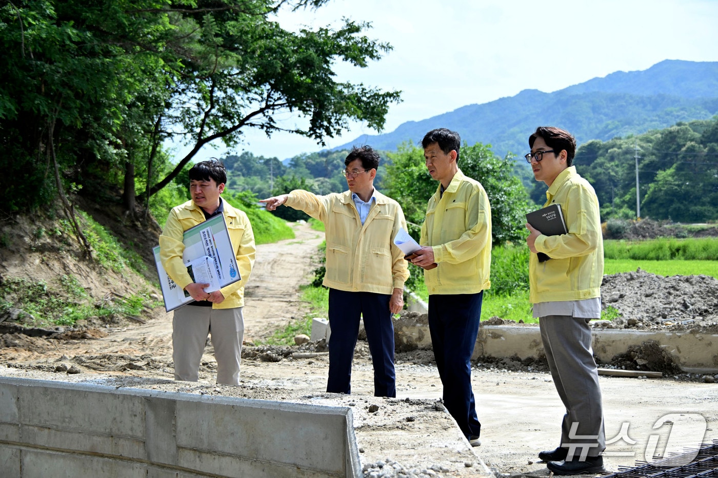 전북 장수군이 본격적인 장마를 앞두고 재해 우려 지역에 대한 현장 점검에 나섰다.(장수군 제공. 재판매 및 DB금지)2025.6.20/뉴스1