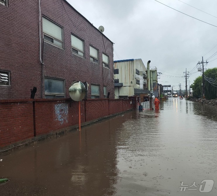 인천시 서구 오류동 도로가 침수된 모습.(인천시 제공. 재배포 및 DB금지)2025.6.20/뉴스1 ⓒ News1 박소영 기자