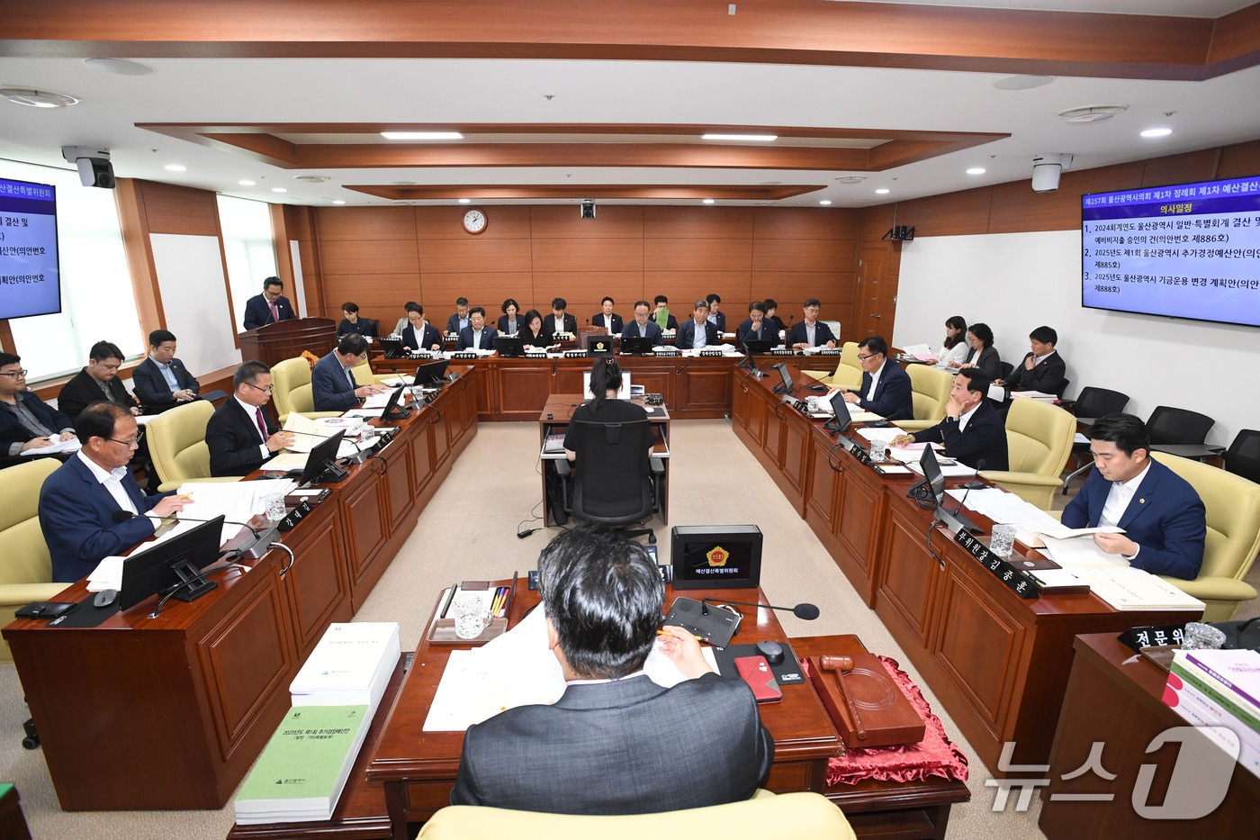 울산시의회 예산결산특별위원회는 20일 2024회계연도 울산광역시 결산 및 예비비 지출 승인의 건과 2025년도 제1회 울산광역시 추경예산안, 2025년도 울산광역시 기금운용 변경 계획안 총 3건을 심의 의결했다.(울산시의회 제공. 재판매 및 DB 금지)/뉴스1