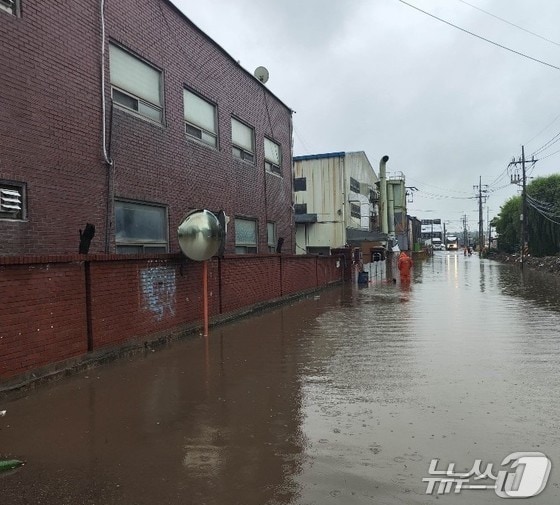 인천시 서구 오류동 도로가 침수된 모습.(인천시 제공. 재배포 및 DB금지)2025.6.20/뉴스1 ⓒ News1 박소영 기자