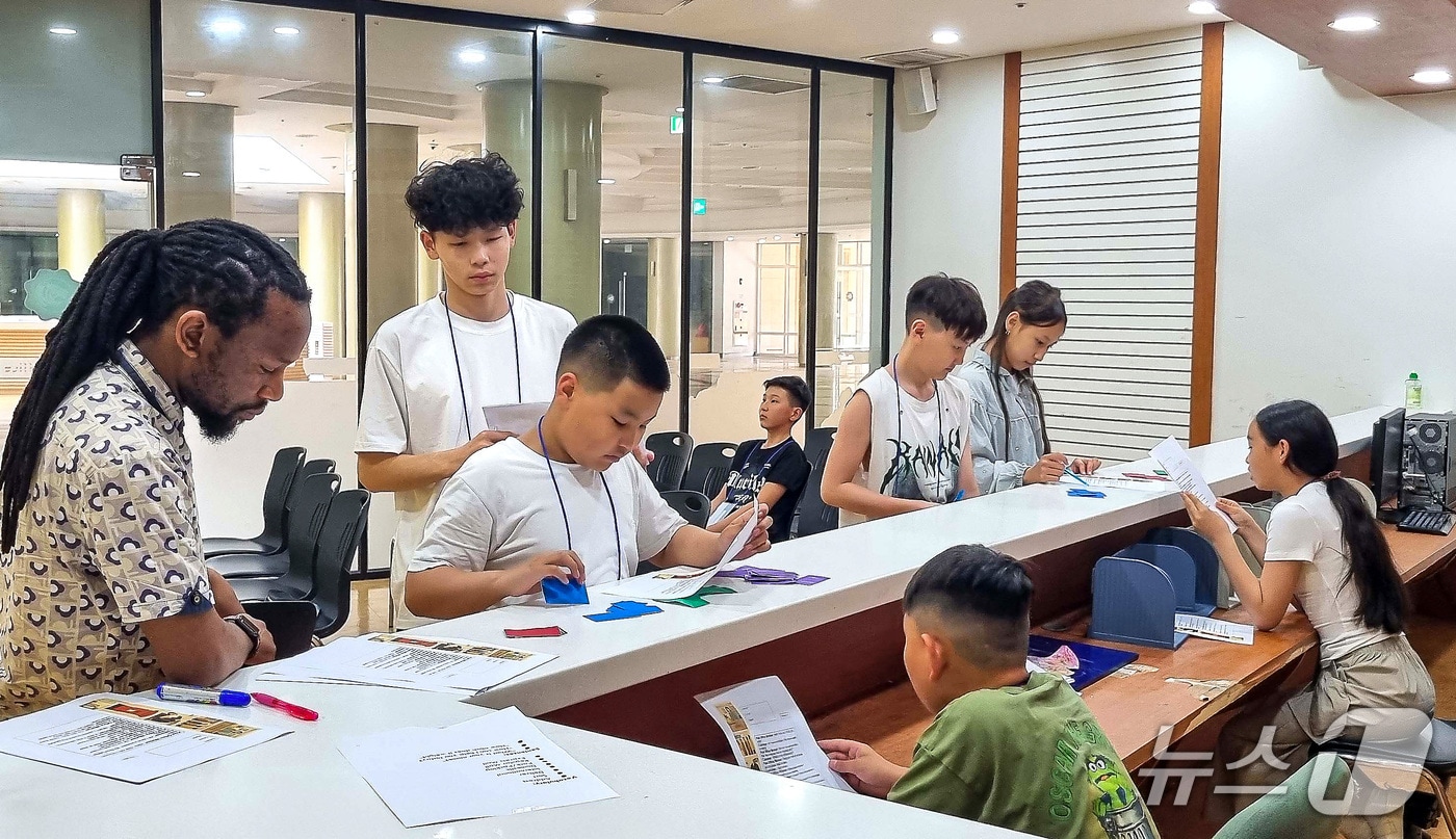 영진전문대가 운영하는 대구경북영어마을을 찾은 몽골 울란바토르 제9번학교 학생들. (영진전문대 제공. 재판매 및 DB금지)