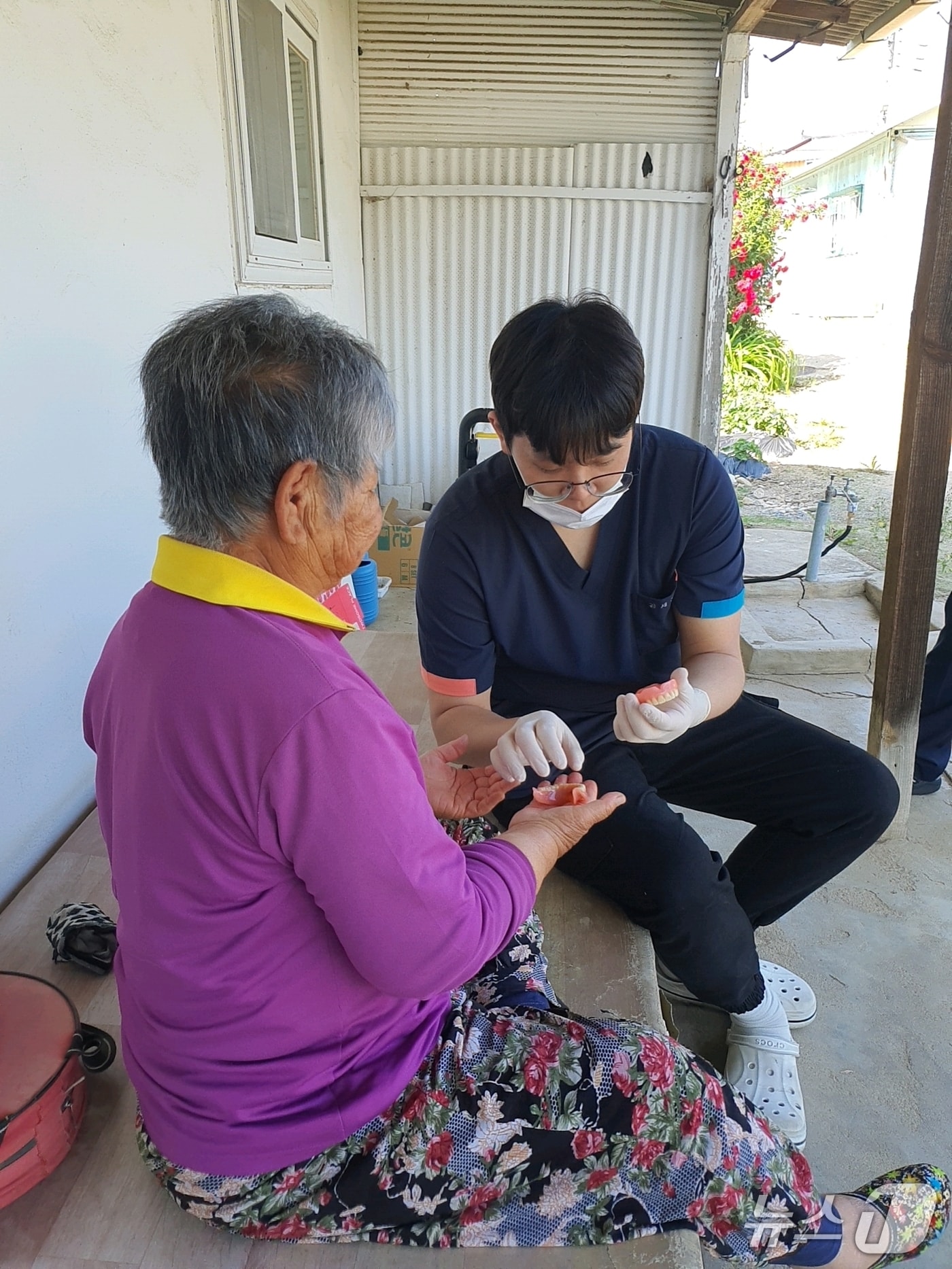 강원 평창군보건의료원의 농촌 고령자 방문 구강건강관리서비스 자료 사진. (평창군 제공. 재판매 및 DB금지) 2025.6.23/뉴스1