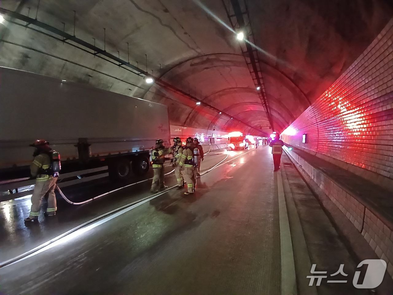 경기 여주시 금사면 광주원주고속도로 산북터널 화재 현장&#40;경기도소방재난본부 제공. 재판매 및 DB 금지&#41;/뉴스1