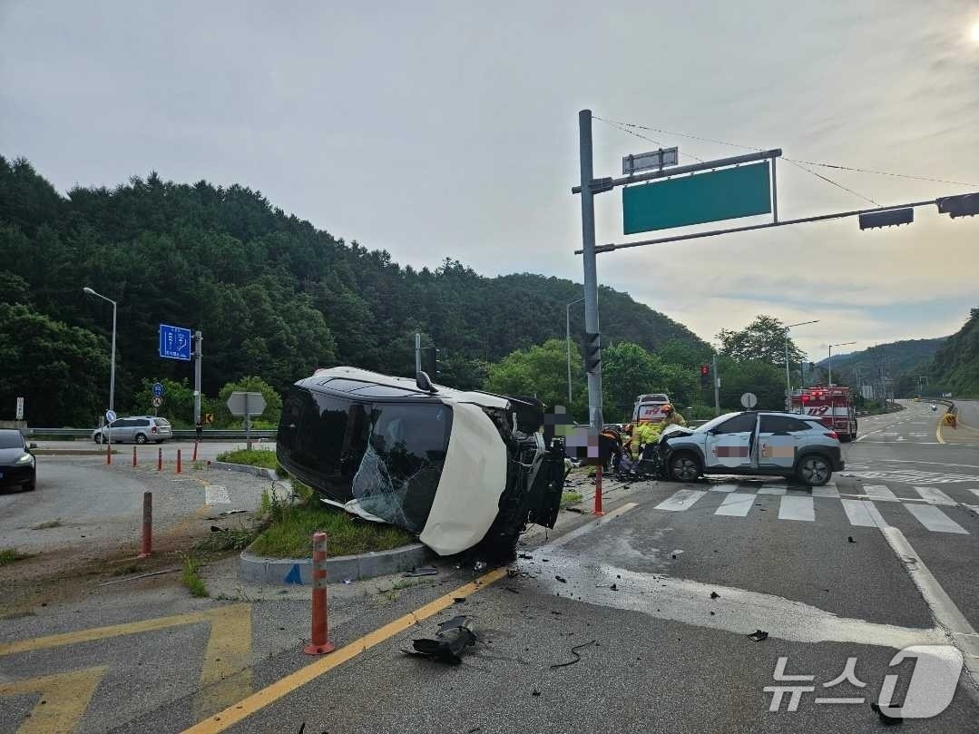 춘천 동산면 남춘천IC 삼거리 교통사고 현장.(강원도소방본부 제공, 재판매 및 DB금지)