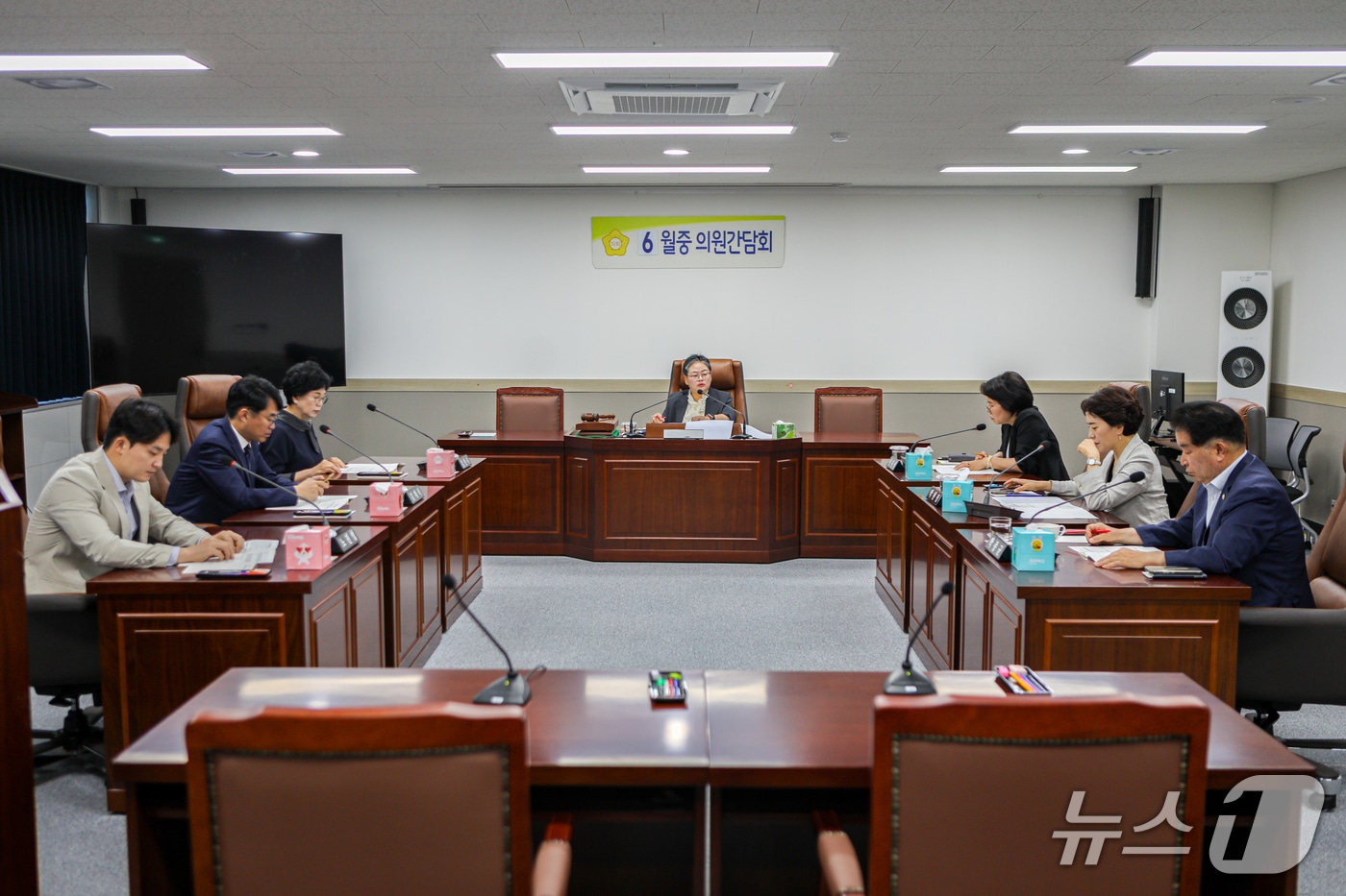 24일 광주 동구의회에서 열린 의원 전체 간담회의 모습. (광주 동구의회 제공. 재판매 및 DB 금지)