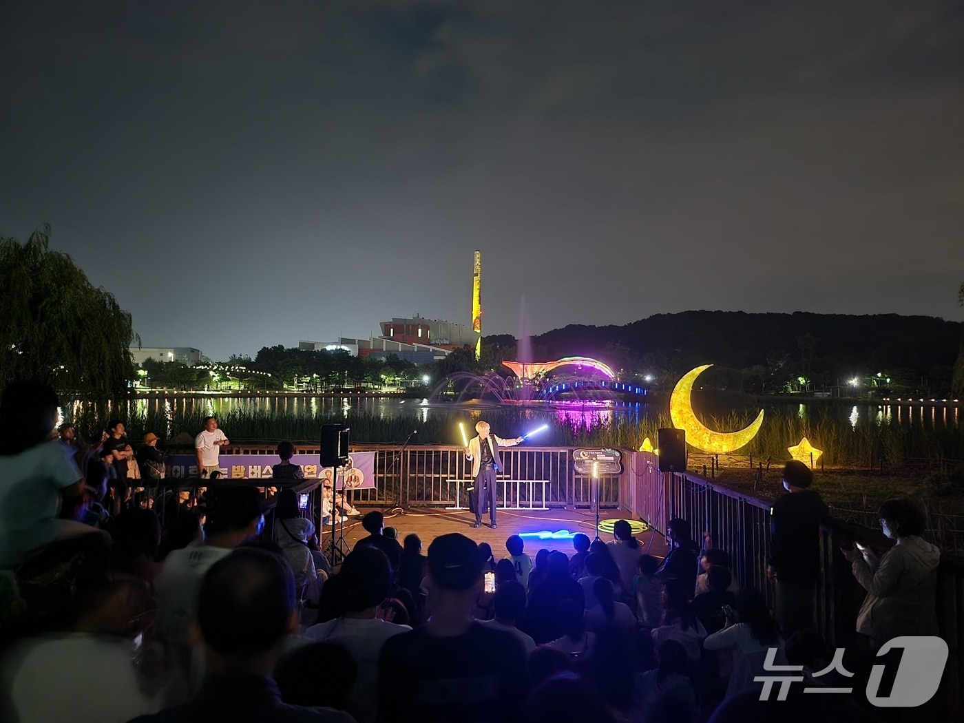 빛의굴뚝 공연(경기 김포시 제공.재판매 및 DB금지)