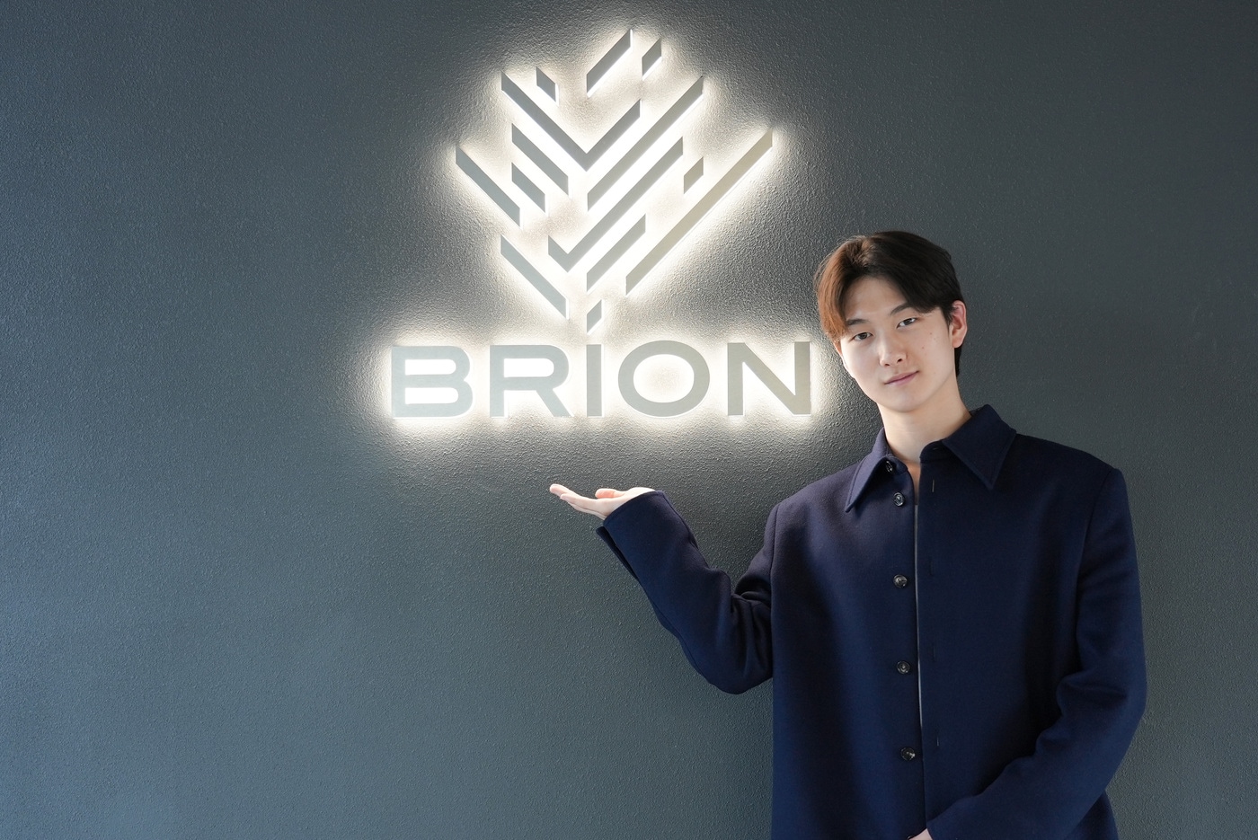 브리온컴퍼니와 매니지먼트 계약을 한 신동민(브리온컴퍼니 제공)