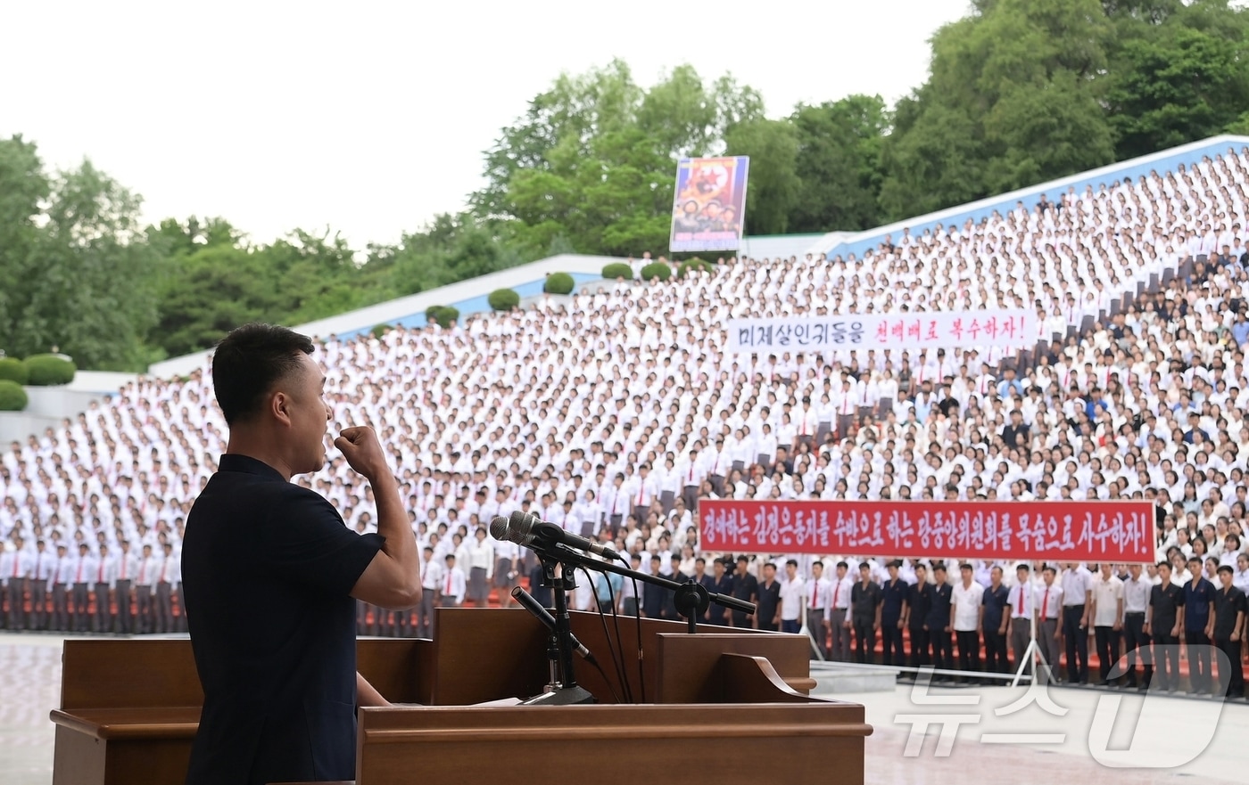 (평양 노동신문=뉴스1) = 북한 노동당 기관지 노동신문은 25일 6·25미제반대투쟁의 날(6·25한국전쟁 기념일)에 즈음해 청년학생들, 여맹원들, 농근맹중앙위원회, 농업근로자 등이 참석한 복수결의모임이 24일 각각 진행됐다고 보도했다. [국내에서만 사용가능. 재배포 금지. DB 금지. For Use Only in the Republic of Korea. Redistribution Prohibited] rodongphoto@news1.kr