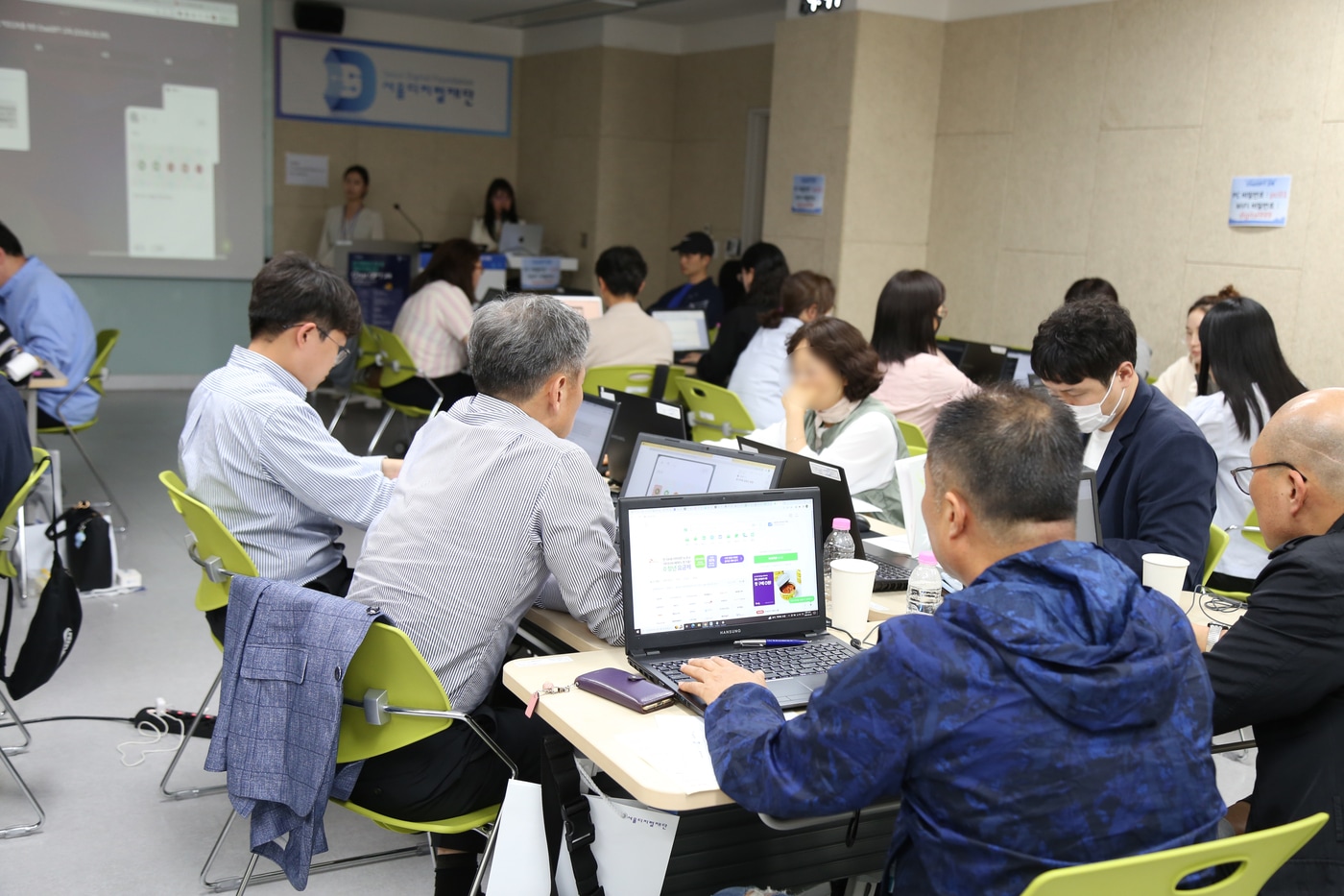 2024년 서울AI재단(구 서울디지털재단)이 운영한 공공기관 실무자 대상 AI 활용 교육 현장 모습(서울시 제공)