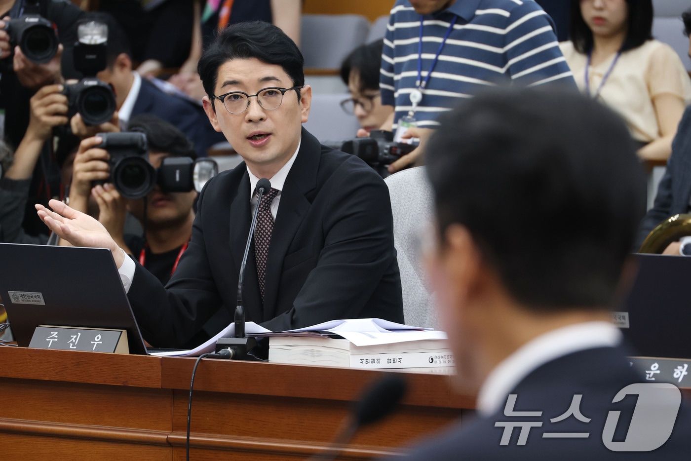 주진우 국민의힘 의원이 25일 오전 서울 여의도 국회에서 열린 국무총리 후보자 임명동의안 심사를 위한 인사청문회에서 김민석 후보자에게 질의하고 있다. 2025.6.25/뉴스1 ⓒ News1 이광호 기자