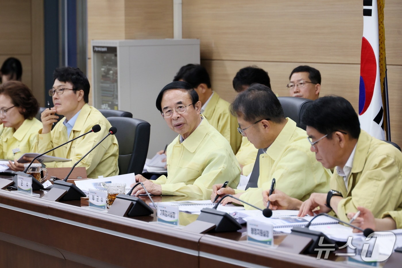 전북 임실군이 심민 군수 주재&#40;오른쪽 세번째&#41;로 재난 대응 간부회의를 갖고 있다.&#40;임실군제공. 재판매 및 DB금지&#41;2025.6.25/뉴스1