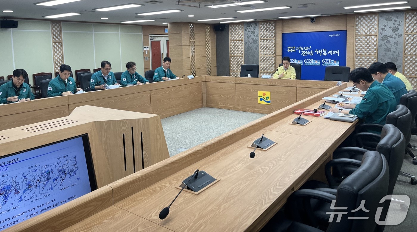 대조기 침수 대비 관계기관 대책회의.&#40;전남도 제공. 재판매 및 DB금지&#41; 2025.6.25/뉴스1