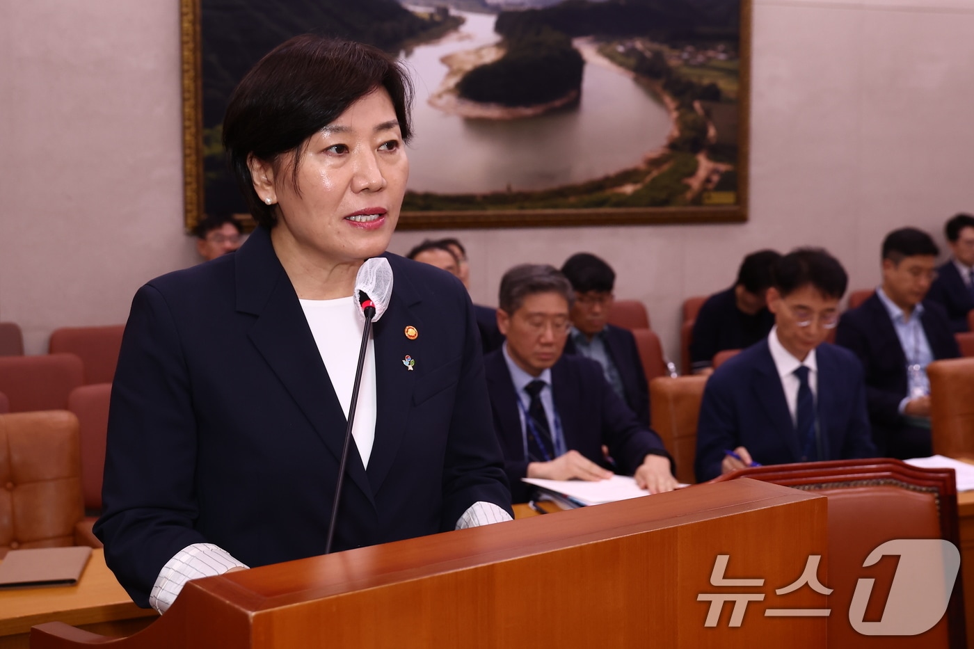 송미령 농림축산식품부 장관이 25일 오후 서울 여의도 국회에서 열린 농림축산식품해양수산위원회 전체회의에서 추경안에 대해 보고하고 있다. 2025.6.25/뉴스1 ⓒ News1 김민지 기자