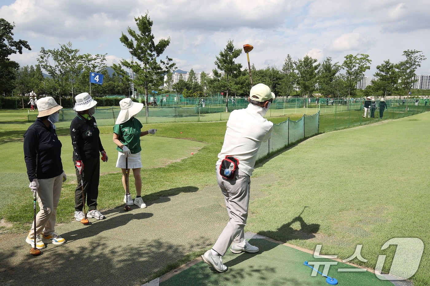 장맛비가 주춤한 25일 대구 수성구 팔현파크골프장을 찾은 동호인들이 파크골프를 즐기고 있다. <자료사진>2025.6.25/뉴스1 ⓒ News1 공정식 기자