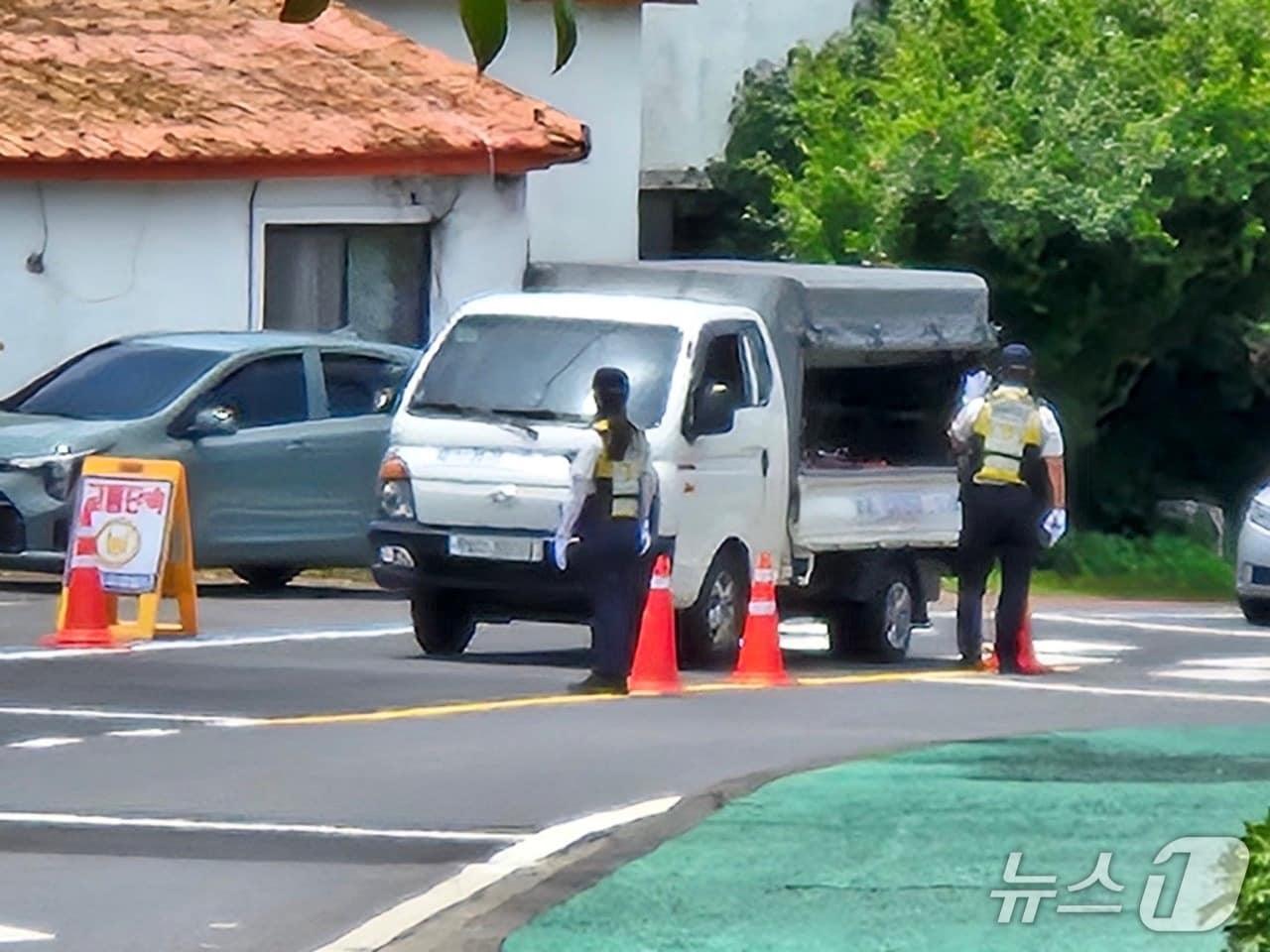 25일 서귀포 일대에서 실시한 특별 음주운전 단속.(제주자치경찰단 서귀포지역경찰대 제공. 재판매 및 DB 금지)
