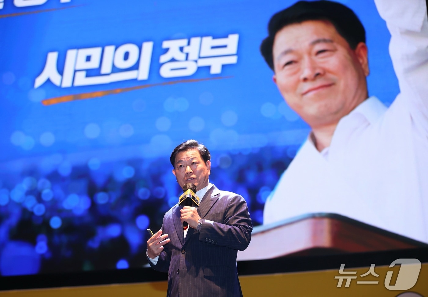 박승원 광명시장이 제6회 자치분권 포럼에서 연설하는 모습.(광명시 제공)