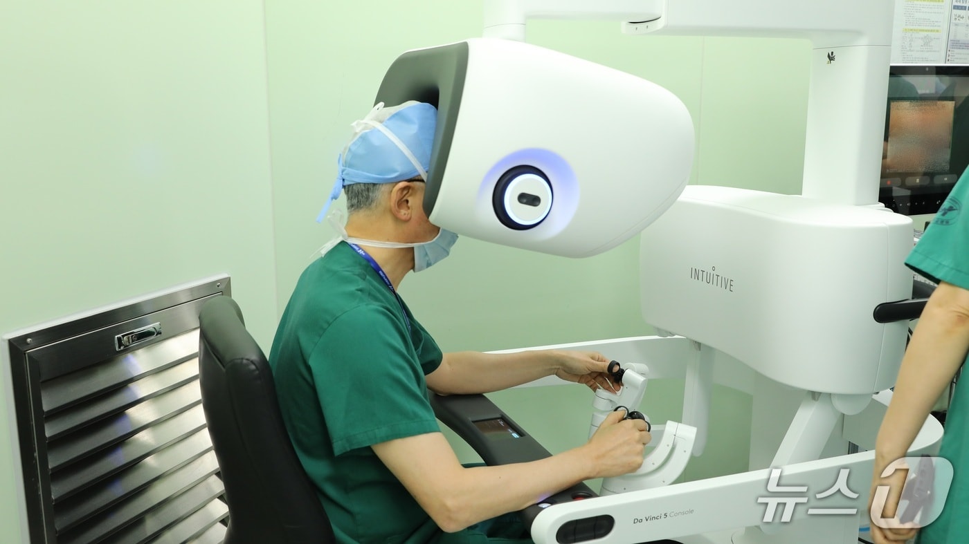 강원대병원, 다빈치 5 첫 수술.(강원대병원 제공, 재판매 및 DB금지)