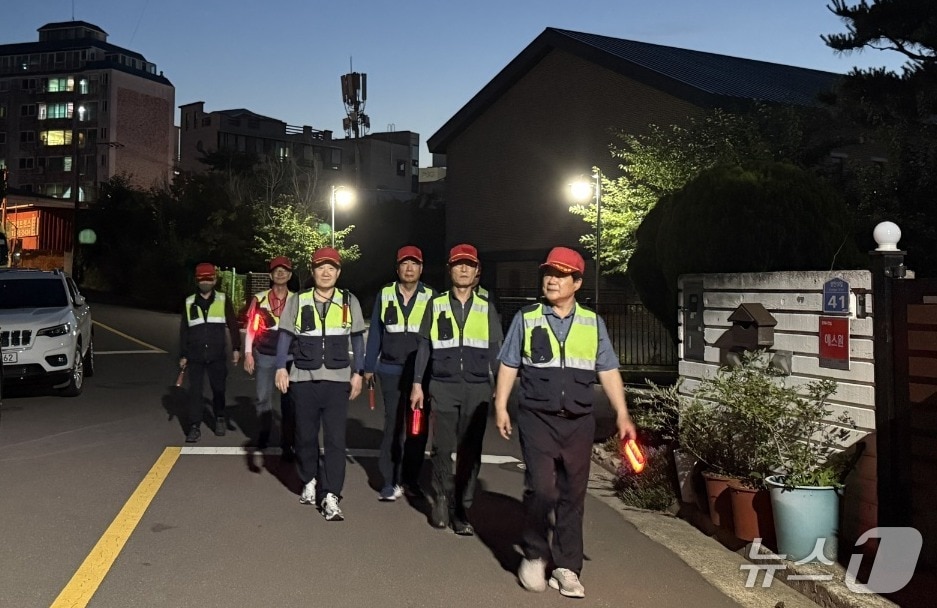 여성안심순찰대 활동 모습. (울산시 제공. 재판매 및 DB 금지) /뉴스1