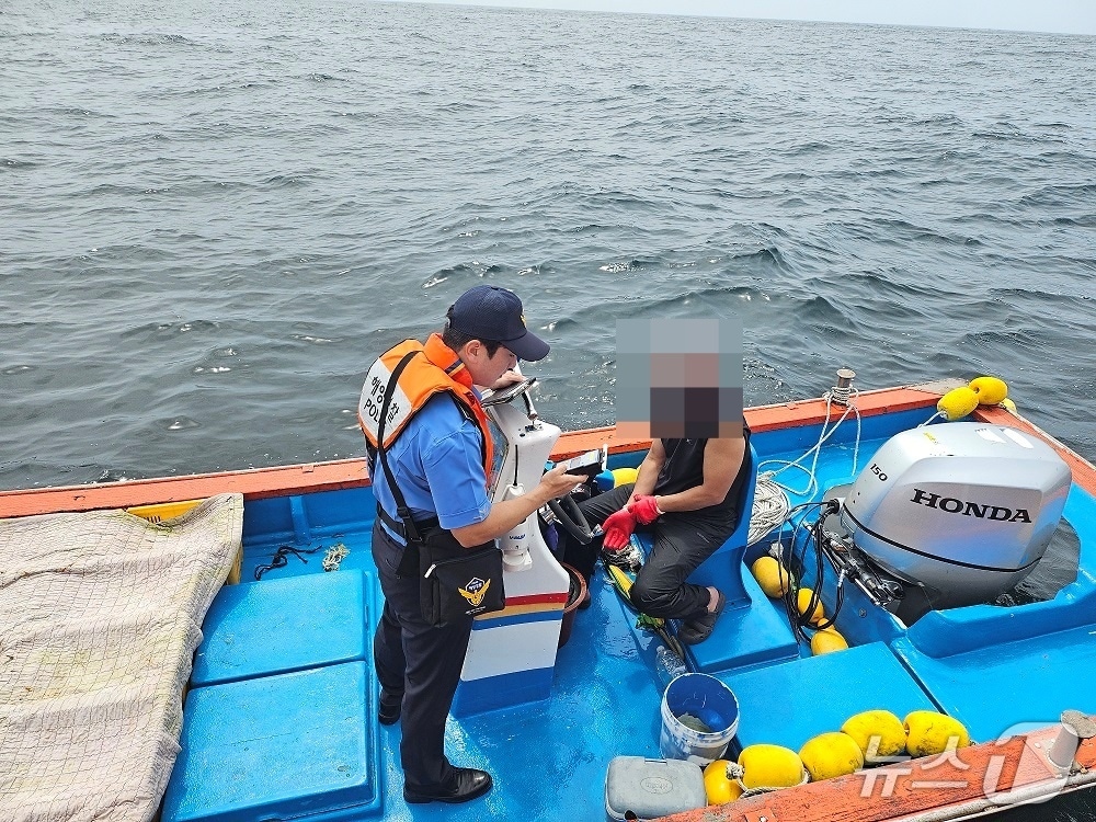 제주 해상에서 실시하는 음주 운항 특별단속.(서귀포해양경찰서 제공. 재판매 및 DB 금지)