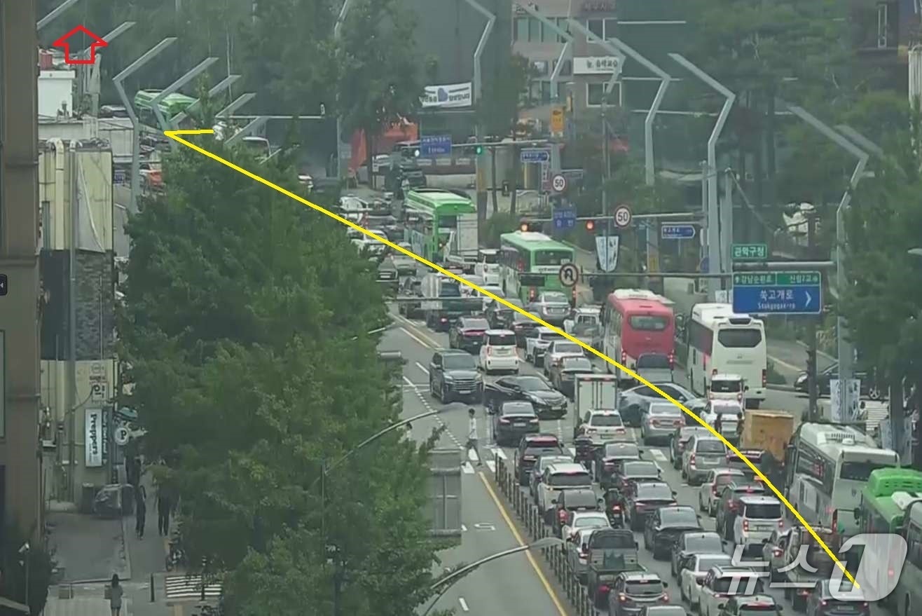 27일 오전 9시 38분쯤 서울 관악구 관악로에서 4중 추돌사고가 벌어져 극심한 정체가 빚어지고 있다.(TOPIS 제공)