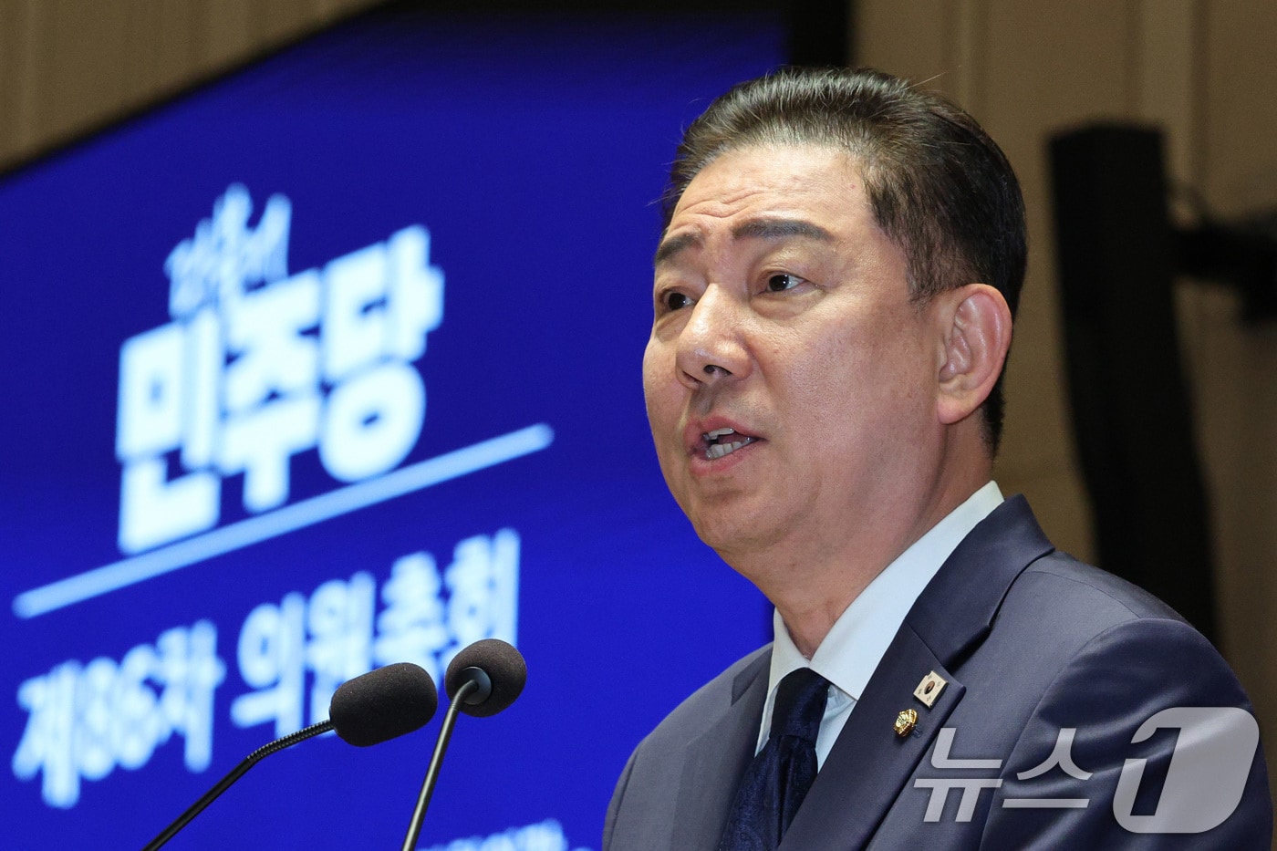 김병기 더불어민주당 대표 직무대행 겸 원내대표가 27일 오후 서울 여의도 국회에서 열린 민주당 의원총회에서 인사말을 하고 있다. 2025.6.27/뉴스1 ⓒ News1 신웅수 기자