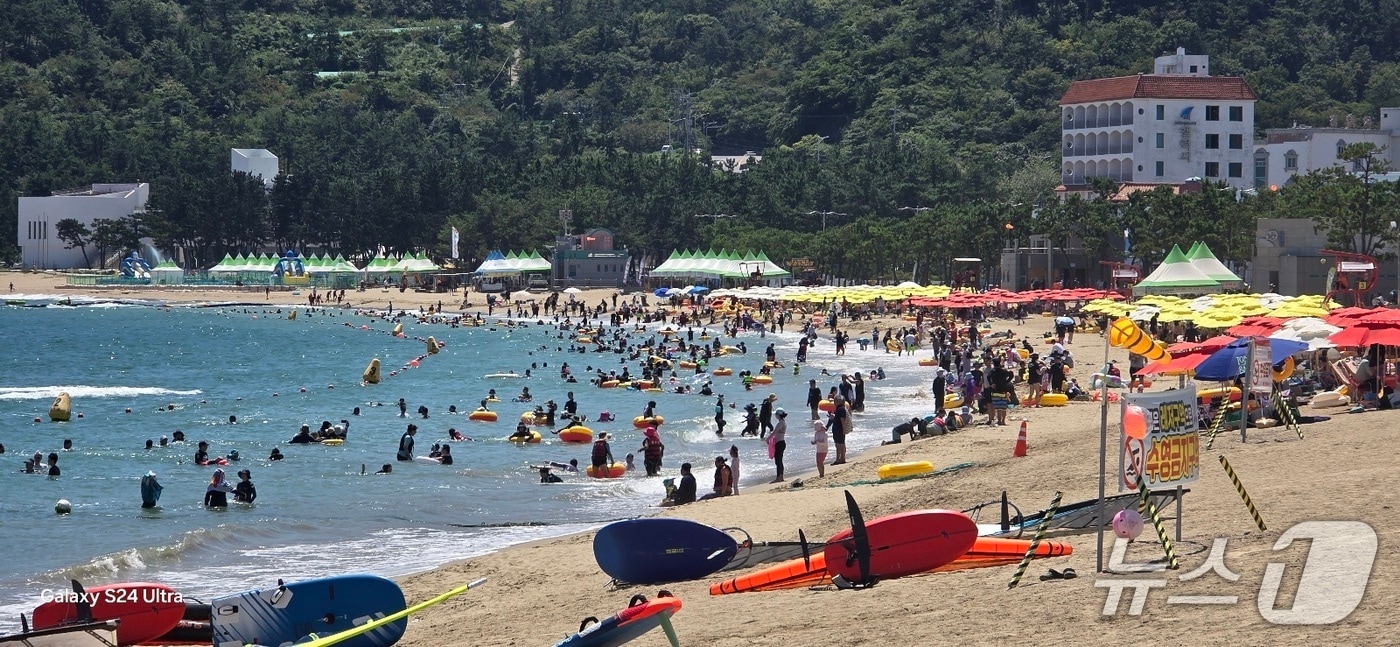27일 개장한 울주군 진하해수욕장. (울주군 제공. 재판매 및 DB 금지) /뉴스1