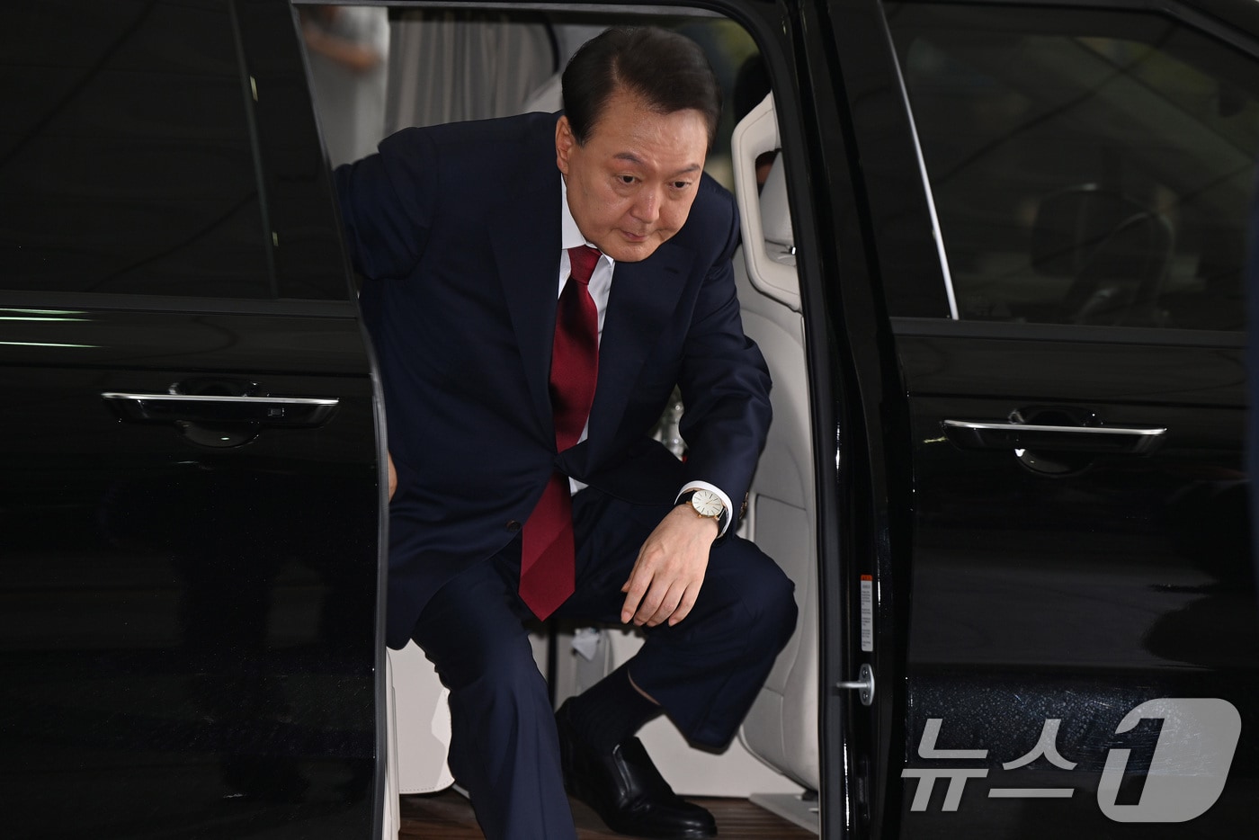 윤석열 전 대통령이 28일 오전 서울 서초구 서울고검 청사에 마련된 내란특검에 피의자 신분으로 첫 출석하고 있다. &#40;공동취재&#41; 2025.6.28/뉴스1 ⓒ News1 김성진 기자