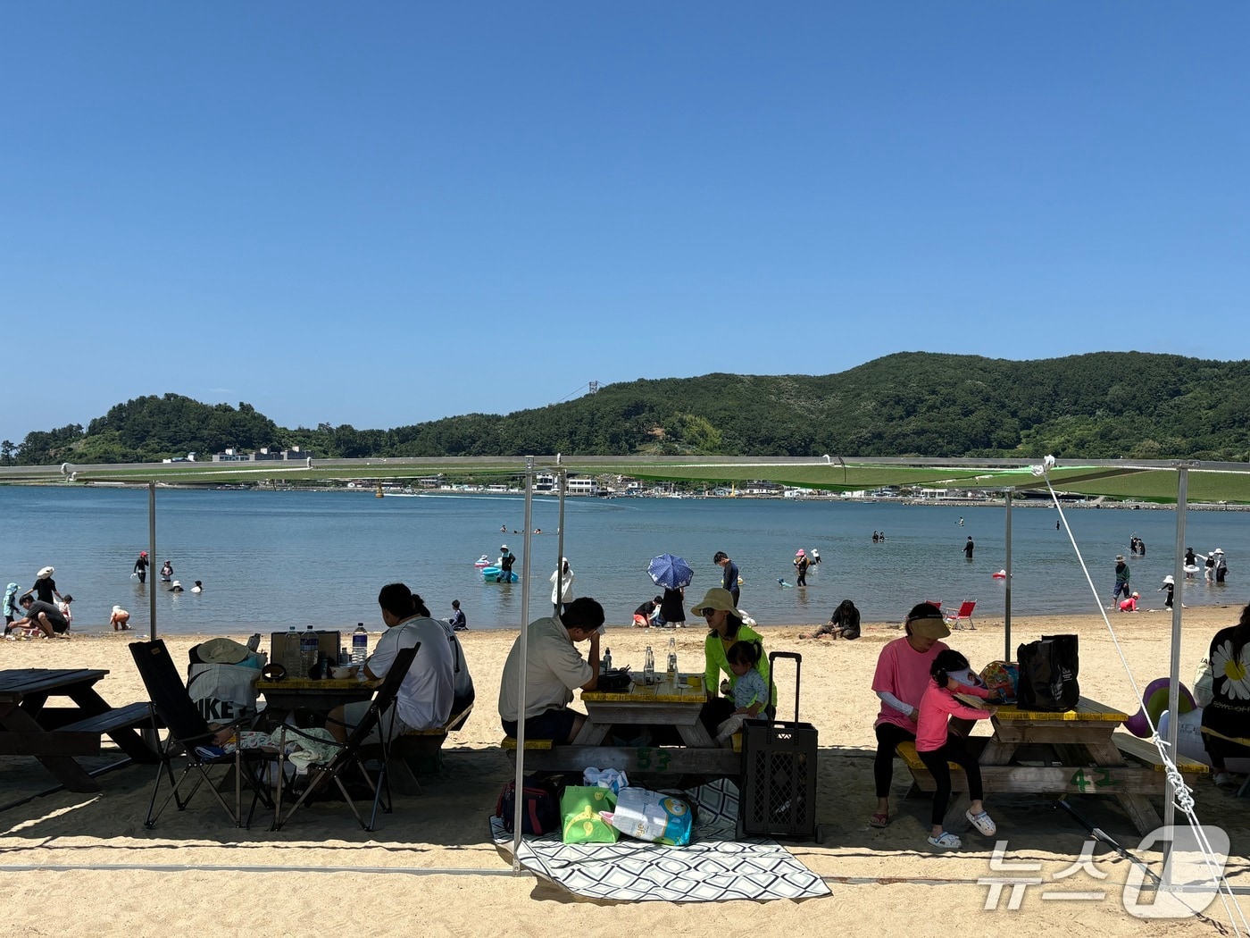 거제 사곡해수욕장을 찾은 피서객들.2025.06.29/뉴스1 강미영기자