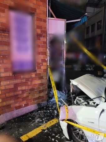 2일 오후11시 24분 부산 동구 범일동 사고 현장.(부산 동부경찰서 제공. 재판매 및 DB 금지)