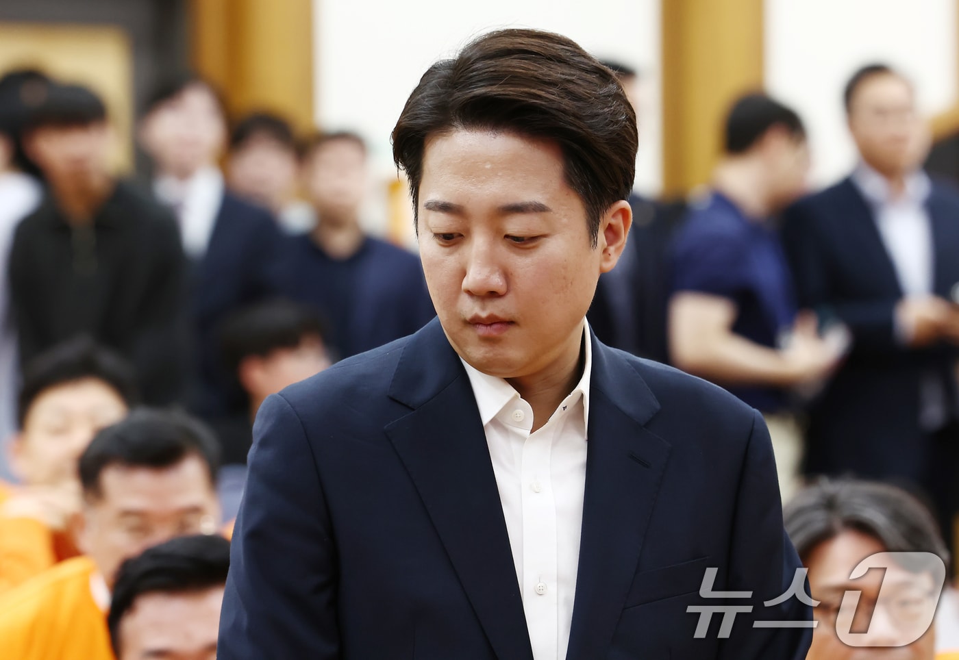 이준석 개혁신당 대통령 후보가 3일 서울 여의도 국회 의원회관에 마련된 제21대 대통령선거 개표상황실에서 입장을 밝히기 위해 들어서고 있다. 2025.6.3/뉴스1 ⓒ News1 김민지 기자