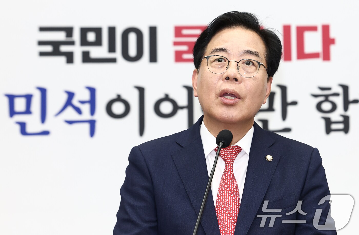 송언석 국민의힘 원내대표가 30일 서울 여의도 국회에서 열린 의원총회에서 모두 발언을 하고 있다. 2025.6.30/뉴스1 ⓒ News1 김민지 기자