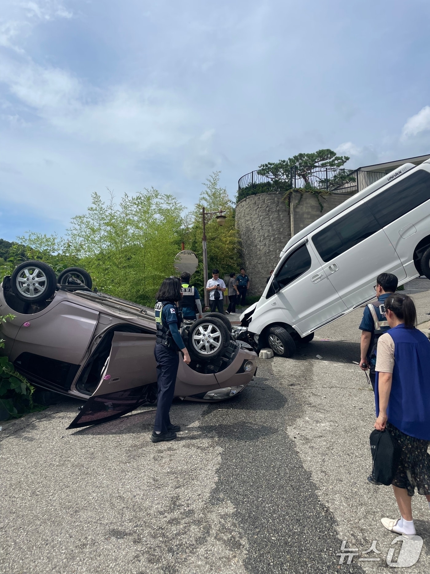  아산 신창면 카페 교통사고 현장. (아산소방서 제공, 재판매 및 DB금지) / 뉴스1
