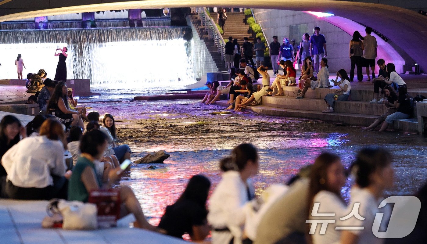 열대야 속 청계천.(뉴스1 DB)ⓒ News1 박지혜 기자