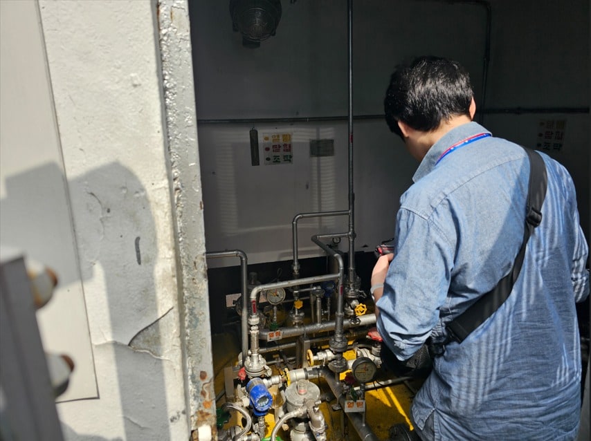 가스 공급 시설을 합동 점검하는 모습(성동구 제공)