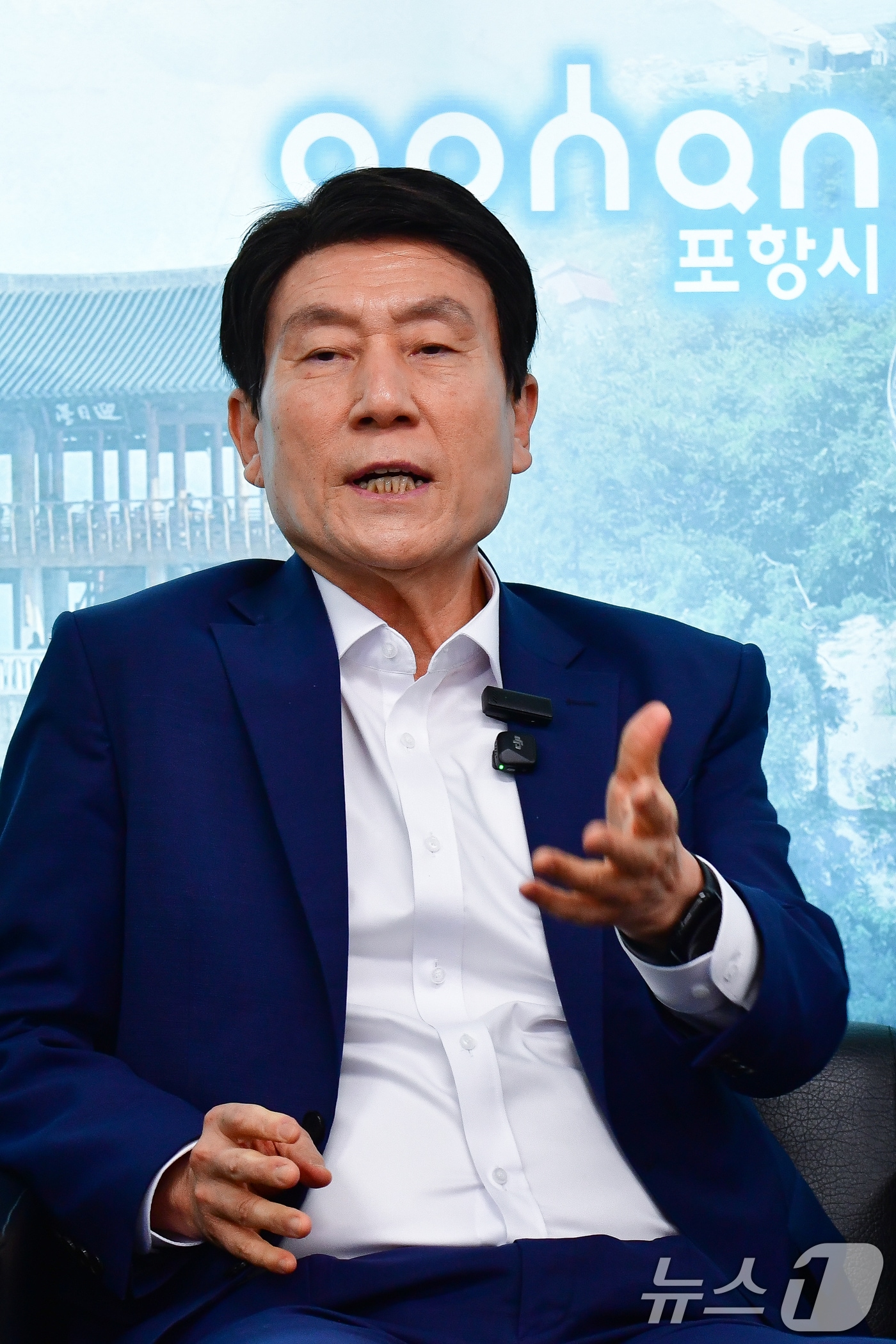 이강덕 경북 포항시장이 4일 시청 브리핑룸에서 이재명 대통령 정부 출범과 관련 포스텍 의대와 영일만대교, 철강산업위기 대응 특별법 등 지역 에 필요한 각종 현안들이 차질없이 진행될 수 있도록 지원 요청을 하고 있다. 2025.6.4/뉴스1 ⓒ News1 최창호 기자