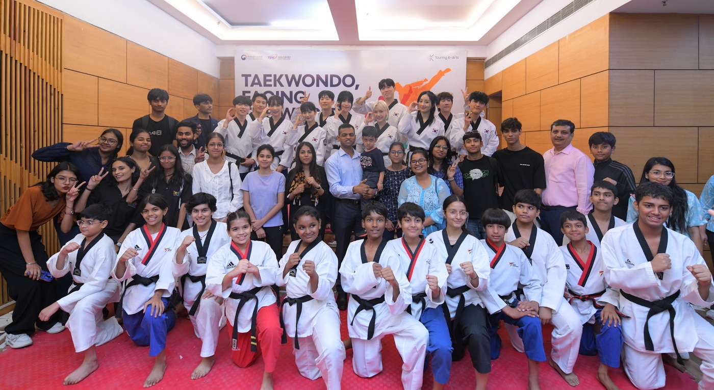 태권도진흥재단이 인도 뉴델리에서 태권도 특별 순회전시 '태권도, 세계와 마주하다'를 진행하고 있다. (태권도진흥재단 제공)