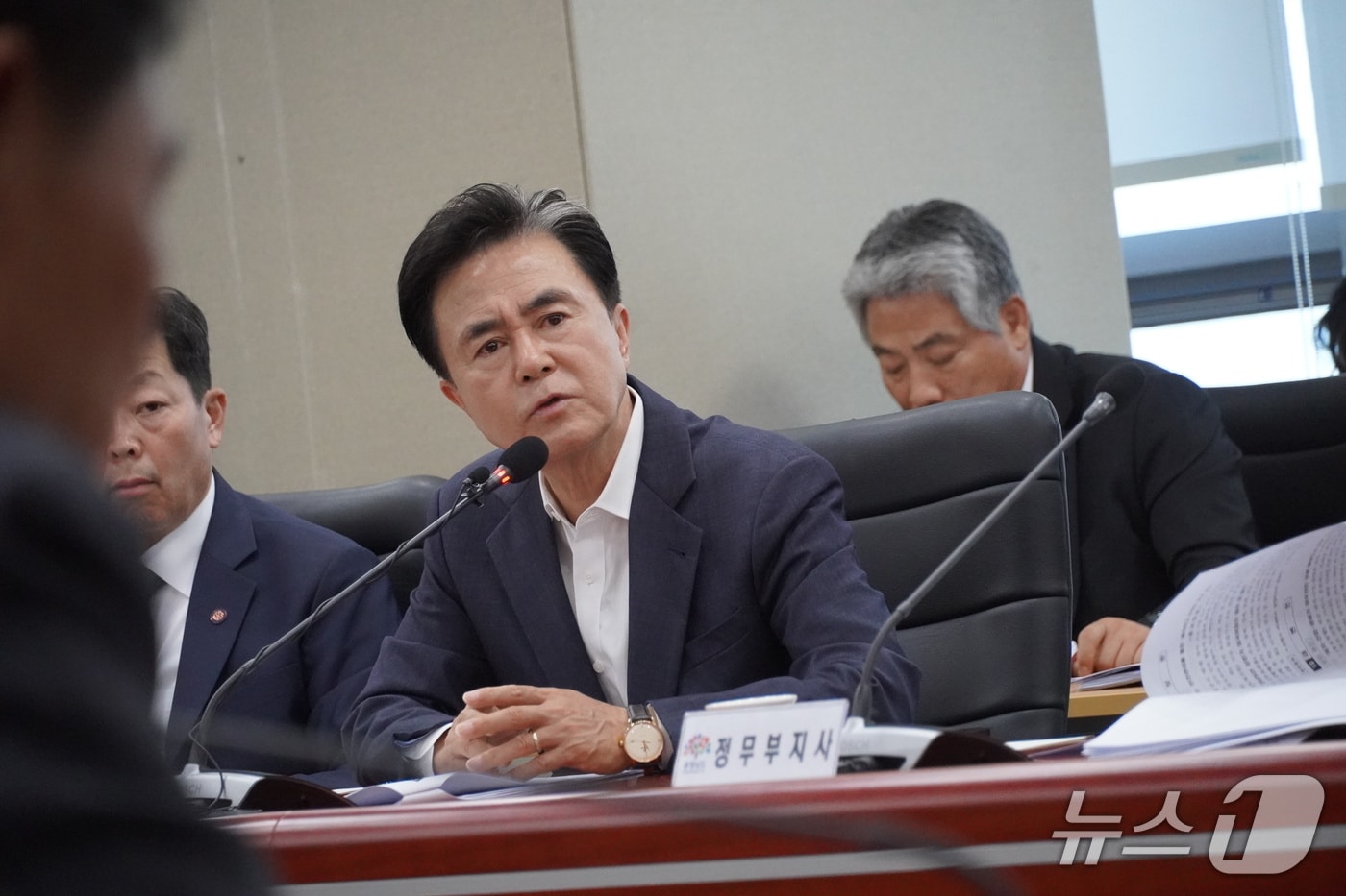  김태흠 충남지사가 4일 도청 중회의실에서 열린 실국원장 회의에서 발언하고 있다. / 뉴스1