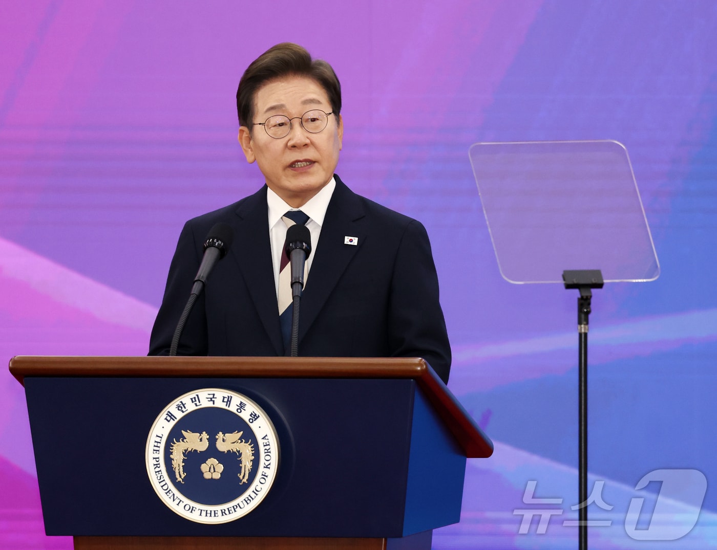 이재명 대통령이 6일  국립서울현충원에서 거행되는 제70회 현충일 추념식에 참석했다. 사진은 이 대통령이 지난 4일 서울 여의도 국회 본청 로텐더홀에서 제21대 대통령 취임사를 하고 있는 모습. 2025.6.4/뉴스1 ⓒ News1 국회사진기자단