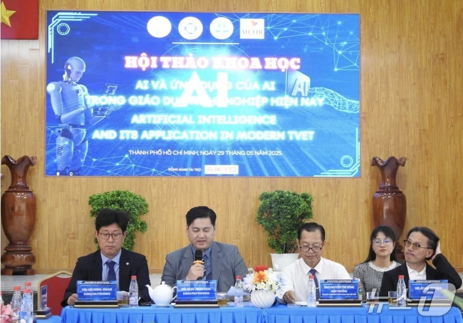 한국폴리텍IV대학 대전캠퍼스가 베트남 호찌민시에서 베트남 남사이공폴리텍대학과 국제 학술 콘퍼런스 ‘AI와 현대 직업교육에서의 AI 응용’을 공동 개최했다.  (한국폴리텍IV대학 대전캠퍼스 제공.재판매 및 DB금지) /뉴스1