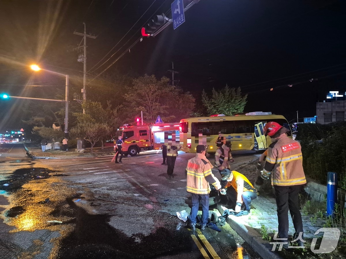 천안 성거읍 교통사고 현장. (천안서북소방서 제공, 재판매 및 DB금지) / 뉴스1 