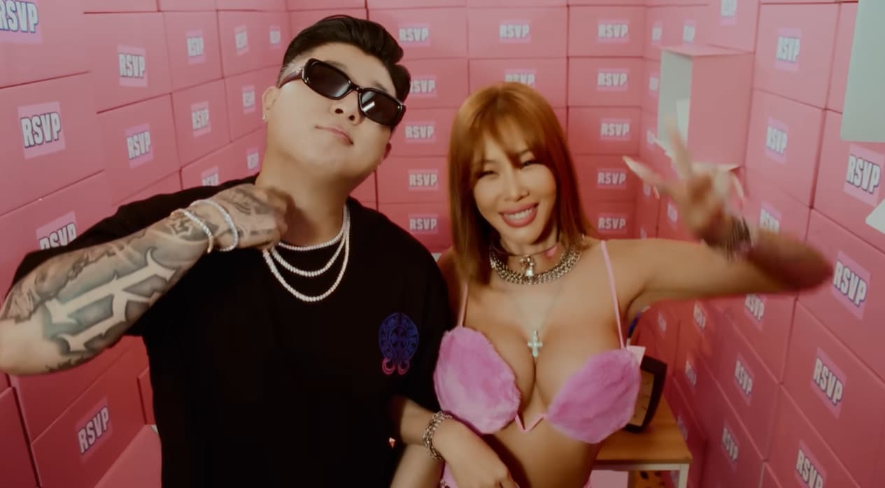 제시의 'RSVP' 뮤직비디오에 함께 출연한 코알라(왼쪽), 제시