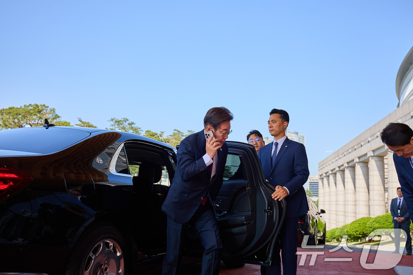 이재명 대통령이 5일 서울 용산구 대통령실 청사로 출근하고 있다. (대통령실 제공. 재판매 및 DB 금지) 2025.6.5/뉴스1