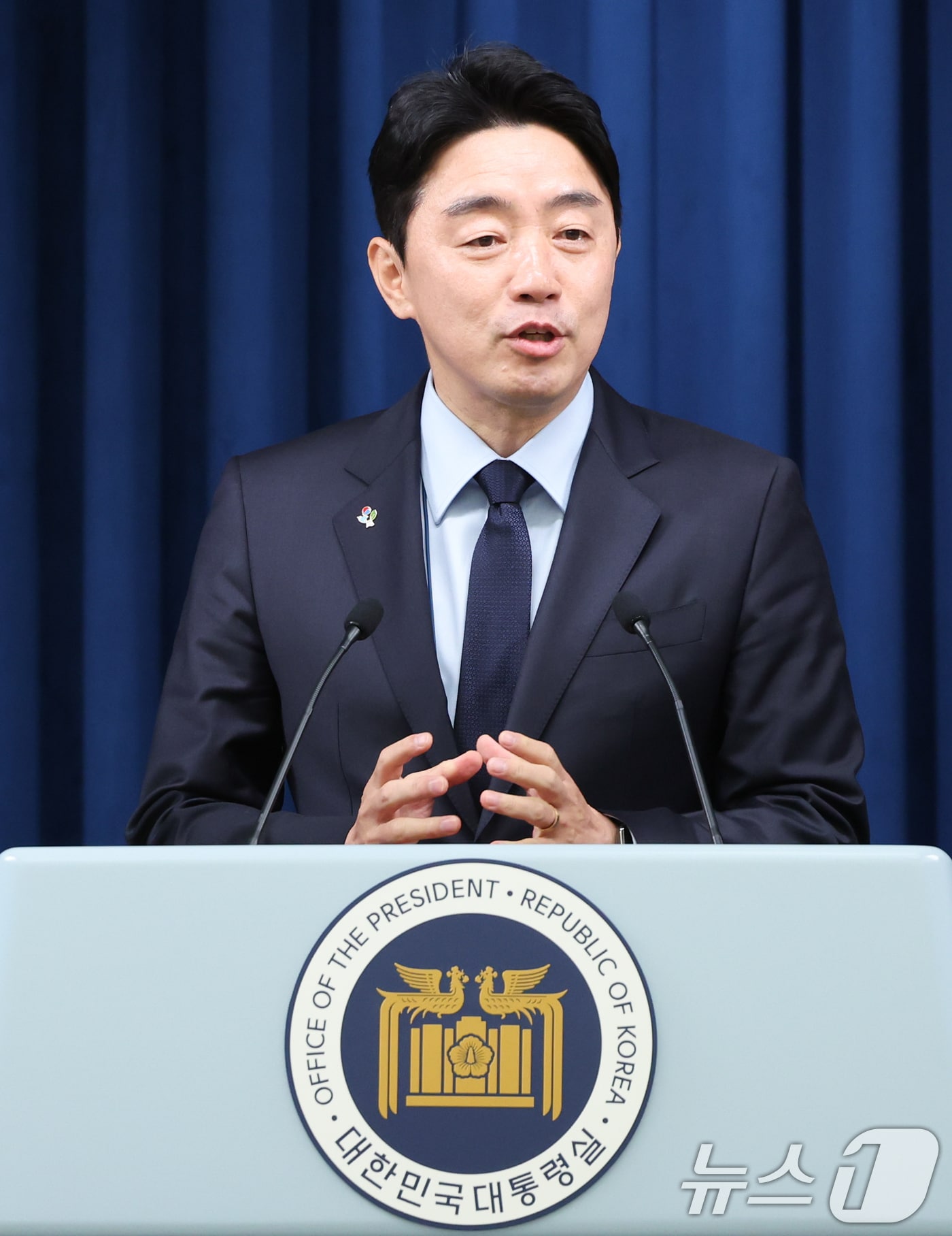 강훈식 대통령 비서실장이 5일 서울 용산구 대통령실 청사 브리핑룸에서 출입기자들과 만나 발언하고 있다. 2025.6.5/뉴스1 ⓒ News1 허경 기자