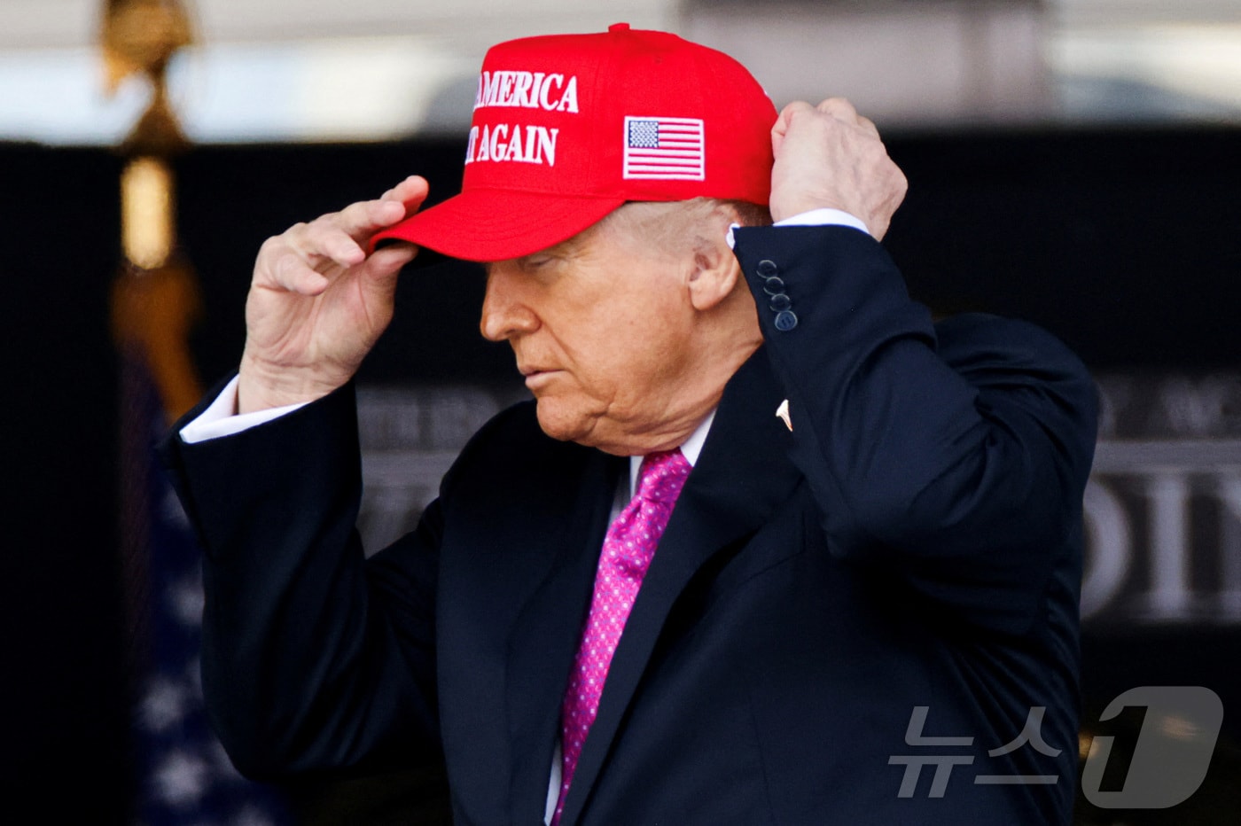 '마가'(MAGA) 모자를 쓴 도널드 트럼프 미국 대통령. 2025.05.24. ⓒ 로이터=뉴스1