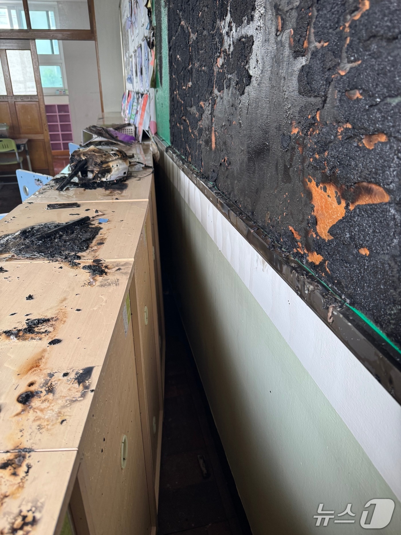 5일 오후 부산 사하구 하단동 초등학교 화재 현장.(부산소방재난본부 제공. 재판매 및 DB 금지)